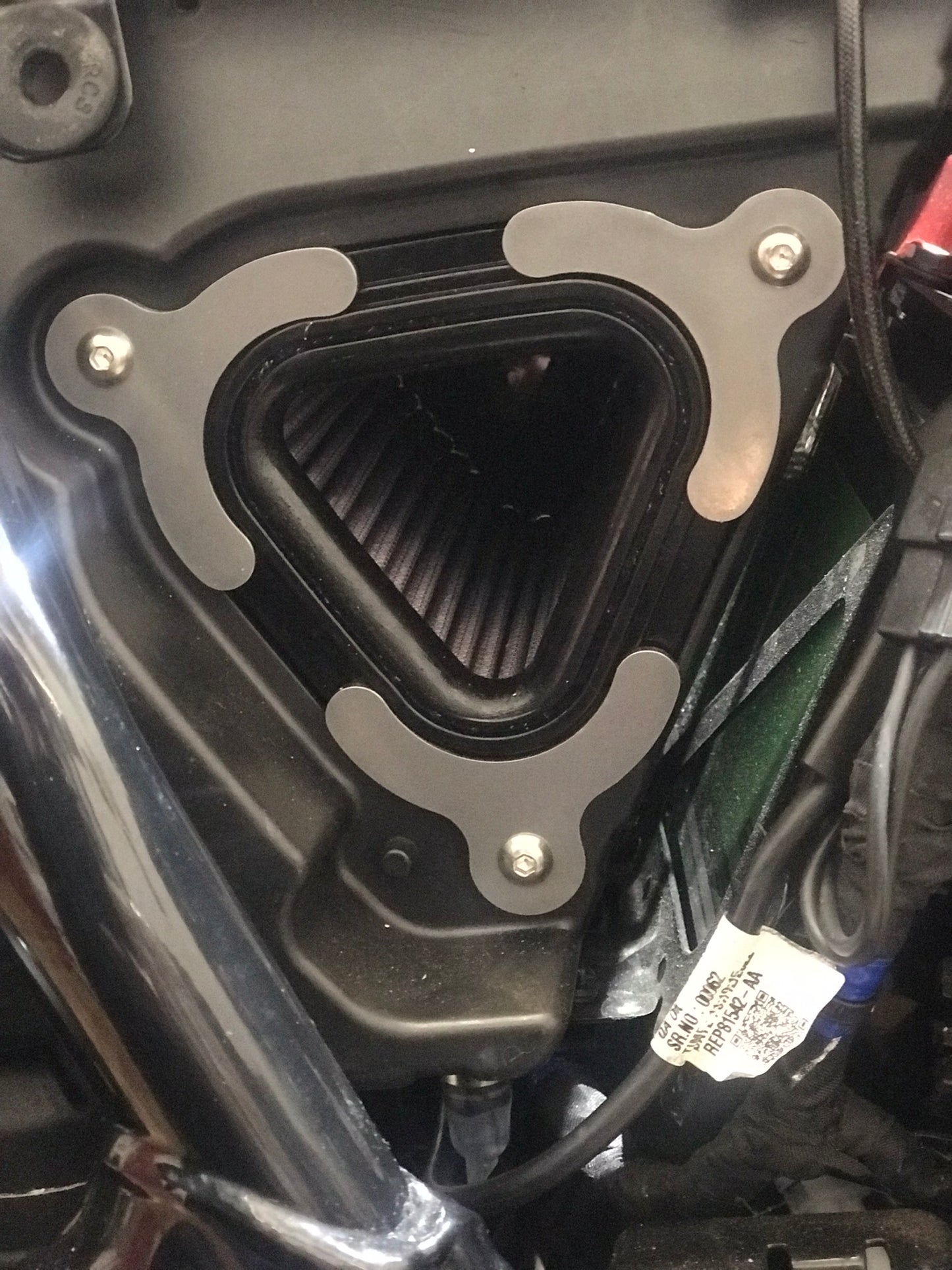 K & N High-Flow Air Filter (RO-6518) & Bracket Kit